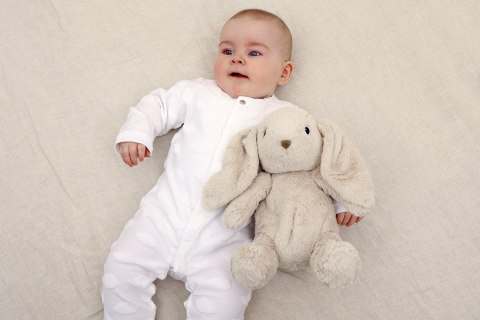 CLOUD B CLTT-7703 Szumiący Królik z czujnikiem ruchu i pozytywką