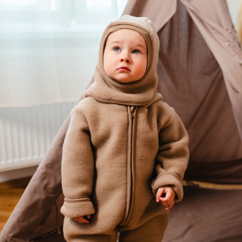 Kombinezon niemowlęcy z wełny merino karmelowy| Polar merino | Eevi