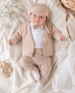 Komplet do chrztu dla chłopca beżowy: body, spodnie, bluza, czapka