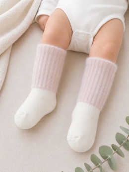 Skarpetki niemowlęce długie z puszystym ściągaczem 0-6m - kremoworóżowe