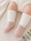 Skarpetki niemowlęce długie z puszystym ściągaczem 0-6m - róż
