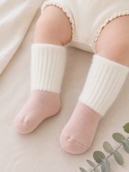 Skarpetki niemowlęce długie z puszystym ściągaczem 0-6m - róż