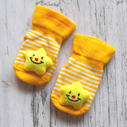 Skarpetki niemowlęce ABS z maskotką - Żółte gwiazdki