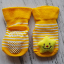 Skarpetki niemowlęce ABS z maskotką - Żółte gwiazdki
